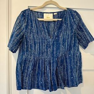 Maeve by anthropology Orchid Island Blue & White V-Neck top